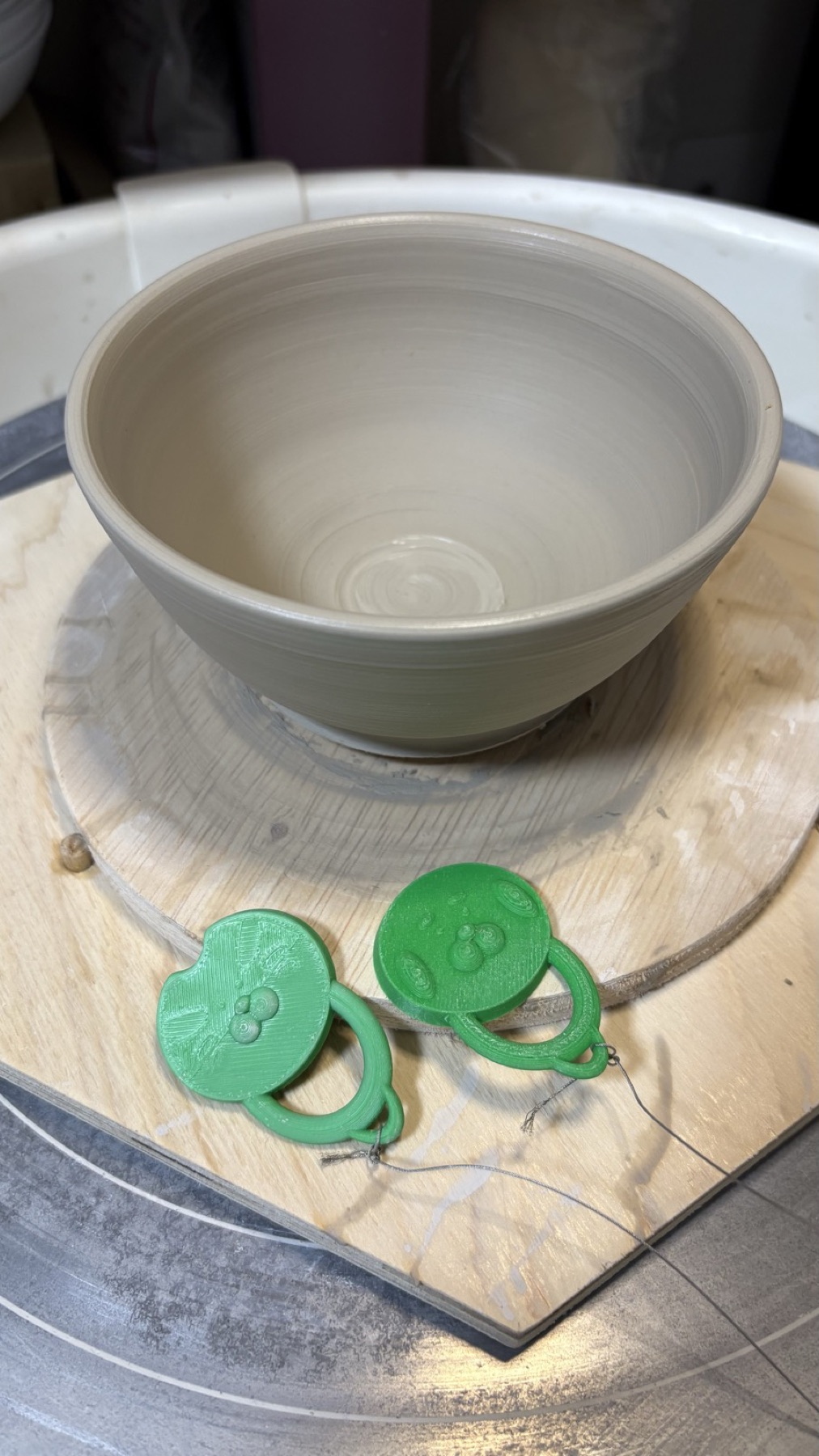 粘土から手作業